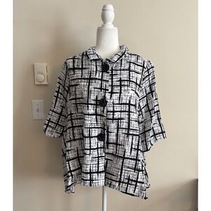 Yushi Womens Medium Top Button Front Funky Art Lagenlook Black White Boho Chic